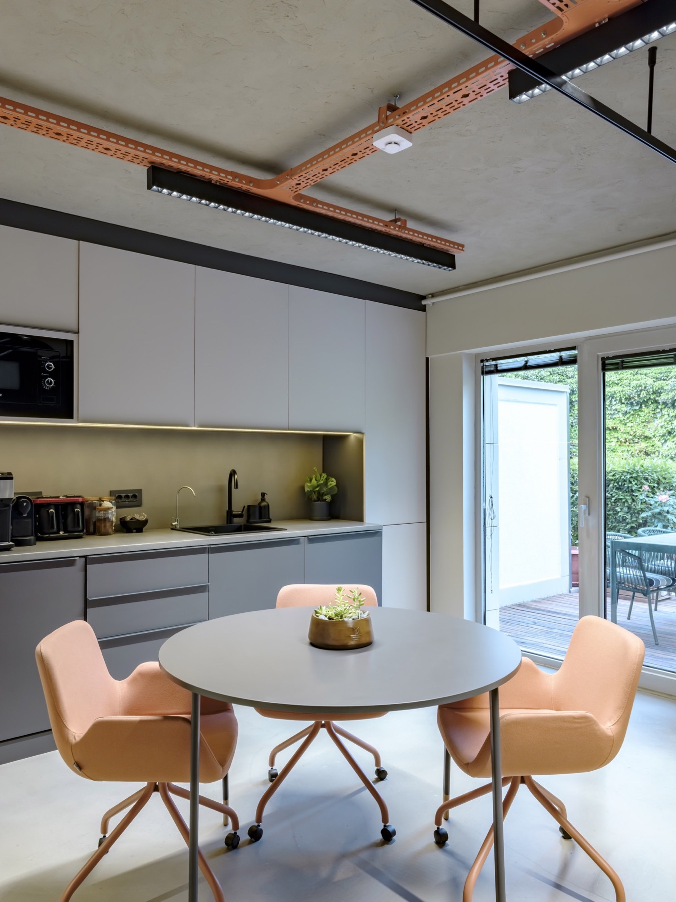 Common room: kitchenette